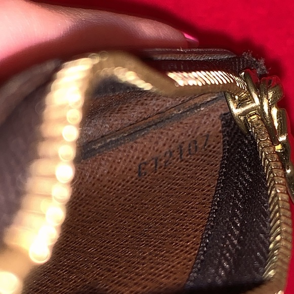 • Louis Vuitton Monogram Key Cles • - Picture 8 of 9